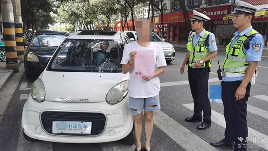 圖1：對情節(jié)輕微的車主，通過寫承諾書方式開展勸誡引導.jpg