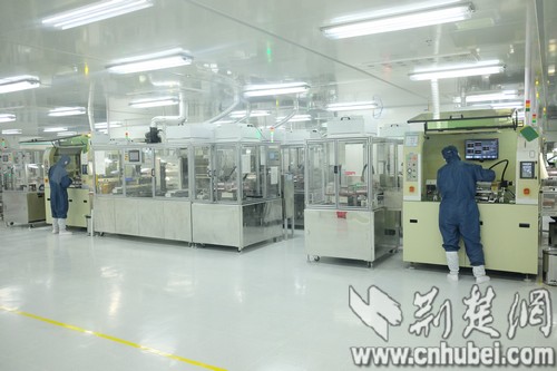 維達力實業(yè)清潔化生產(chǎn)車間.jpg 維達力實業(yè)清潔化生產(chǎn)車間.jpg